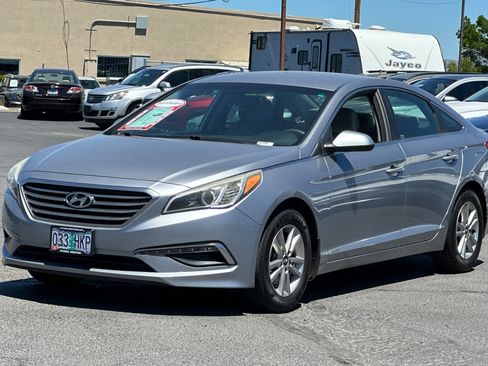 Used 2015 Hyundai Sonata SE w/ Option Group 09 FWD image 8