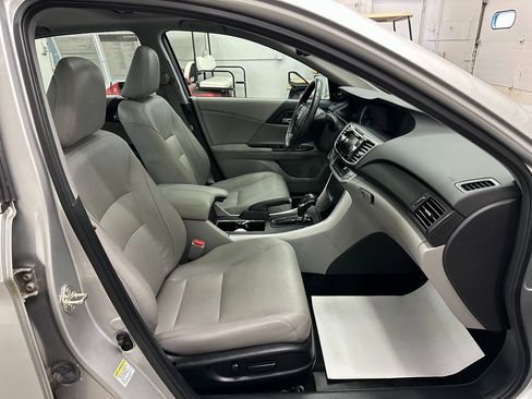 Used 2015 Honda Accord EX-L image 32