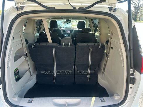 Used 2024 Chrysler Voyager LX image 12