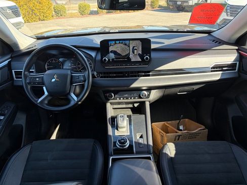 Used 2024 Mitsubishi Outlander FWD image 24