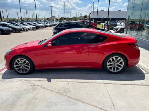 Used 2013 Hyundai Genesis 3.8 RWD image 7