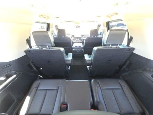 Used 2024 Ford Expedition XLT image 15