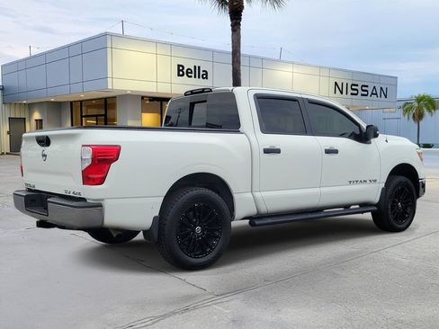 Used 2019 Nissan Titan SV AWD/4WD image 7