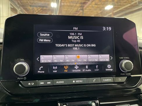 Used 2025 Nissan Pathfinder SV image 18