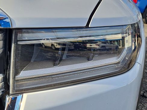 Used 2023 GMC Acadia SLE image 14