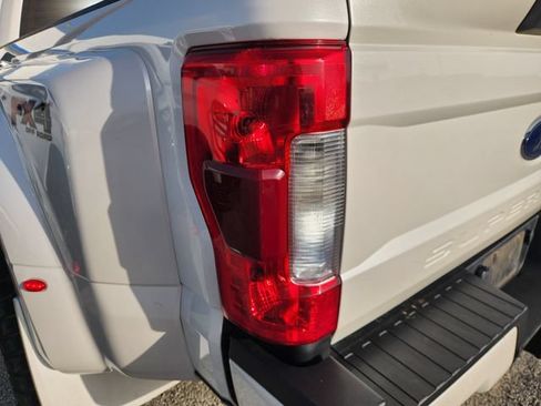 Used 2018 Ford F350 Lariat w/ Lariat Value Package AWD/4WD image 6
