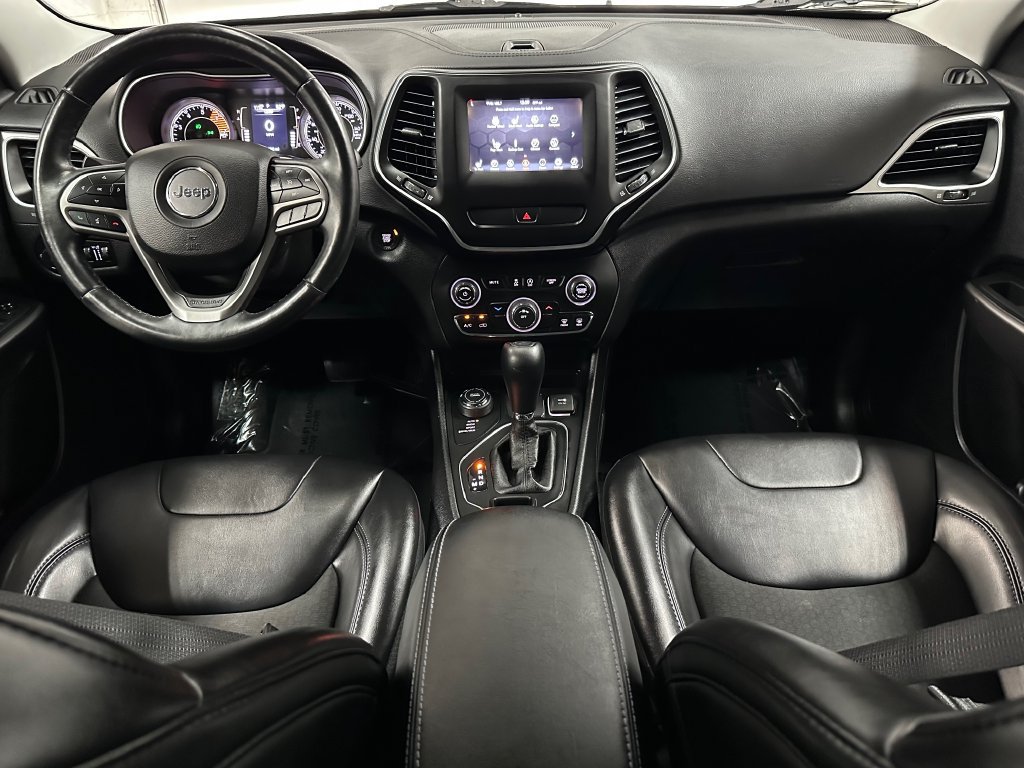 Used 2019 Jeep Cherokee Latitude Plus w/ Cold Weather Group AWD/4WD image 23