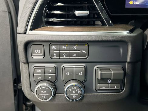 New 2026 Chevrolet Suburban High Country AWD/4WD image 19