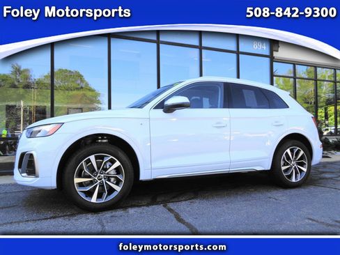Used 2024 Audi Q5 2.0T Premium w/ Convenience Package image 1