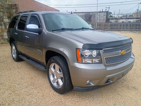 Used 2012 Chevrolet Tahoe LTZ RWD image 2