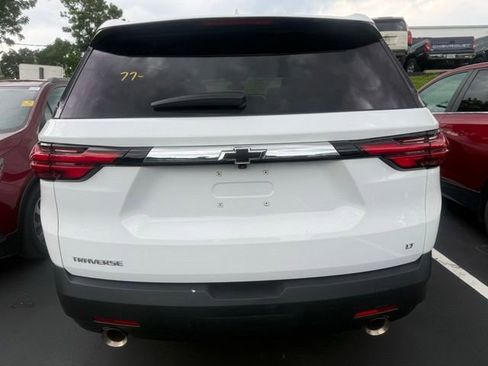 Used 2023 Chevrolet Traverse LT FWD image 4