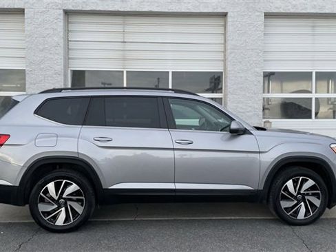 Used 2025 Volkswagen Atlas SE image 1