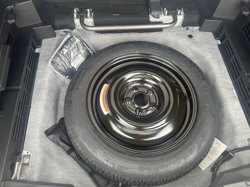 Used 2025 Nissan Rogue SV w/ SV Premium Package FWD image 29