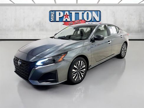Used 2024 Nissan Altima 2.5 SV FWD image 3
