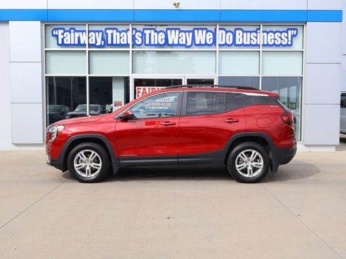 Certified 2023 GMC Terrain SLE w/ Driver Convenience Package AWD/4WD image 7