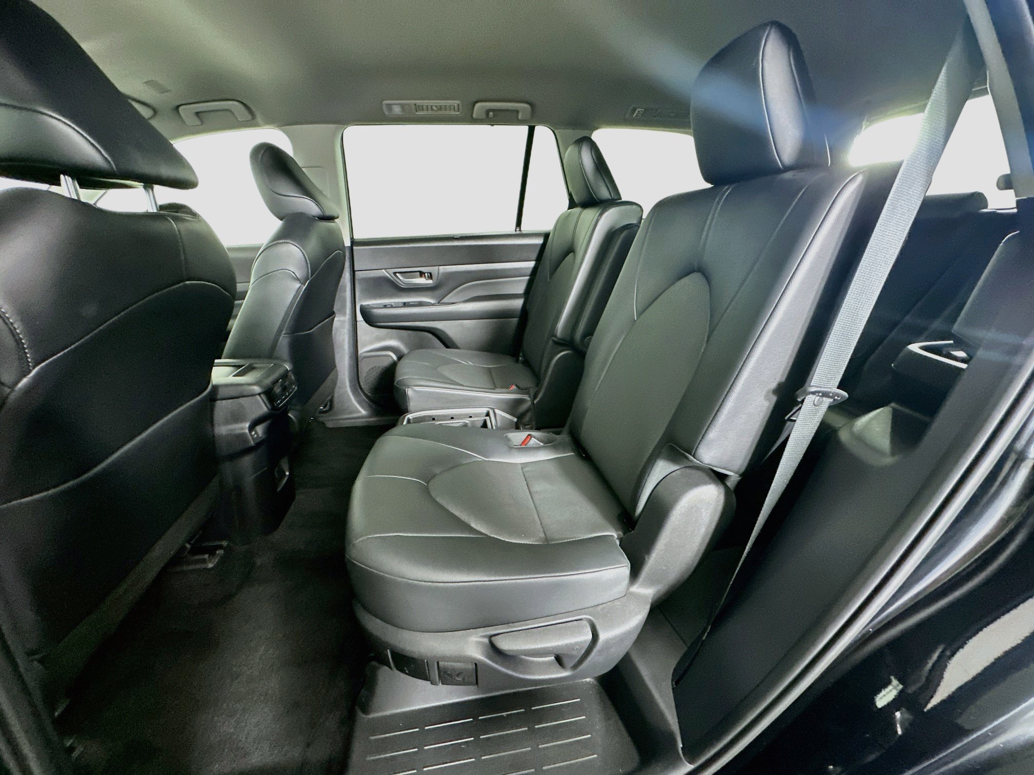 Used 2025 Toyota Grand Highlander AWD image 28