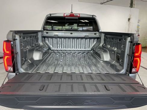Used 2024 Chevrolet Colorado Z71 w/ Z71 Convenience Package 2 AWD/4WD image 25