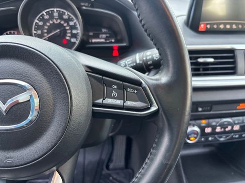 Used 2018 MAZDA MAZDA3 Touring image 19