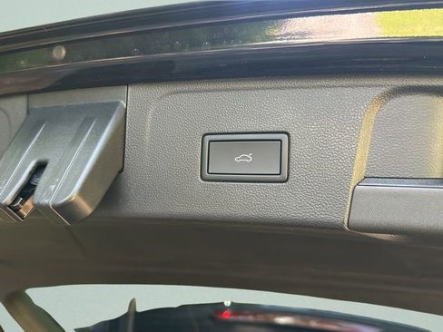 Used 2025 Volkswagen Atlas SE image 26