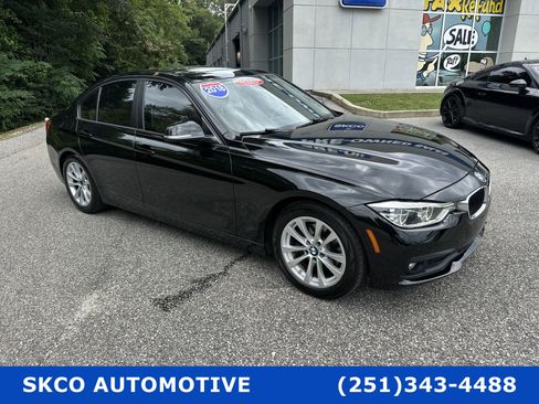 Used 2018 BMW 320i Sedan w/ Premium Package image 7