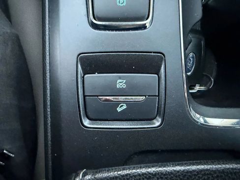 Used 2020 Ford Fusion SE image 24