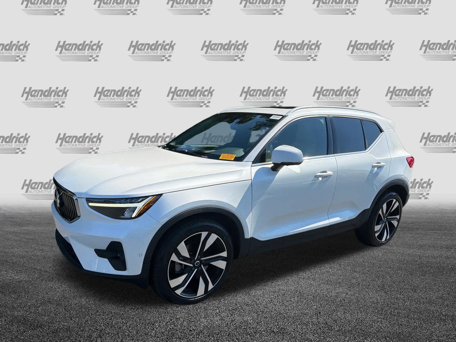 Used 2023 Volvo XC40 B5 Plus w/ Protection Package Premier AWD/4WD image 9