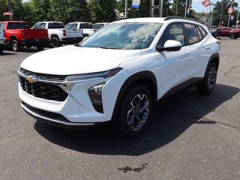 New 2026 Chevrolet Trax LT w/ LT Convenience Package FWD image 23
