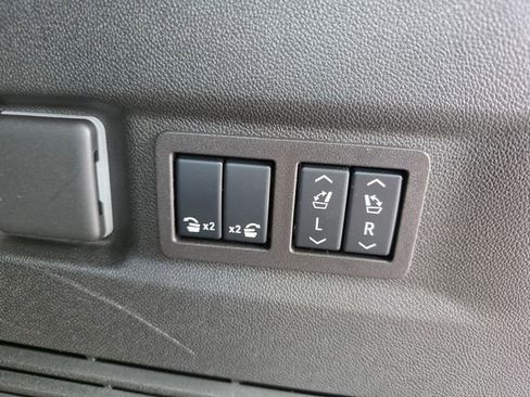 Used 2024 GMC Yukon XL Denali Ultimate AWD/4WD image 19