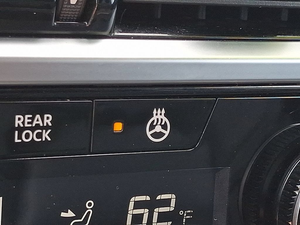 Used 2023 Nissan Pathfinder SL AWD/4WD image 27