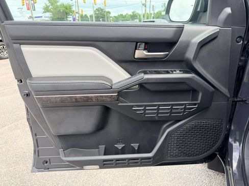 Certified 2025 Toyota Tacoma Limited AWD/4WD image 17