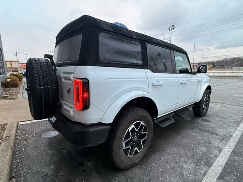 Used 2024 Ford Bronco Outer Banks image 3