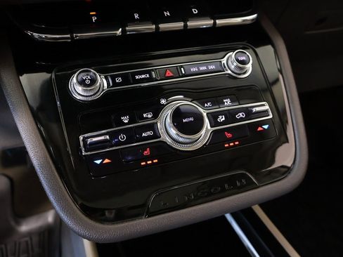 Used 2021 Lincoln Corsair Standard w/ Premium Package image 8