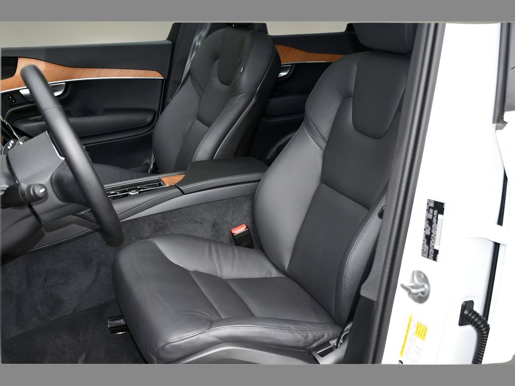 Used 2024 Volvo XC90 B6 Plus w/ Protection Package Premier AWD/4WD image 14