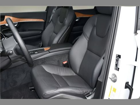 Used 2024 Volvo XC90 B6 Plus w/ Protection Package Premier AWD/4WD image 14