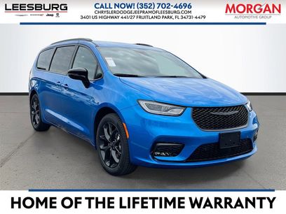 New 2026 Chrysler Pacifica Select