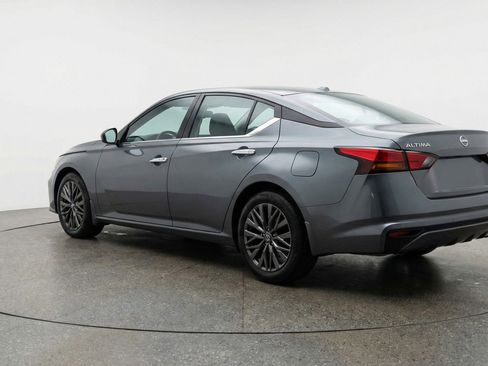 Used 2025 Nissan Altima 2.5 SV FWD image 6