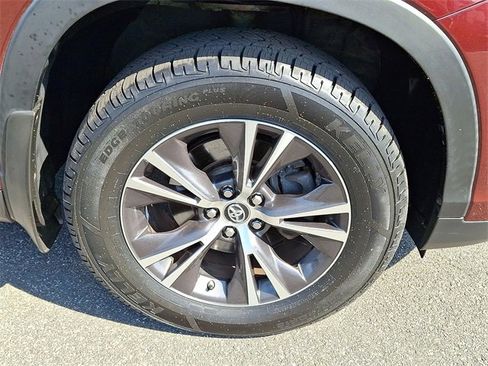 Used 2019 Toyota Highlander AWD V6 image 8
