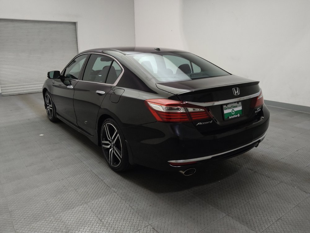 Used 2017 Honda Accord Touring image 5