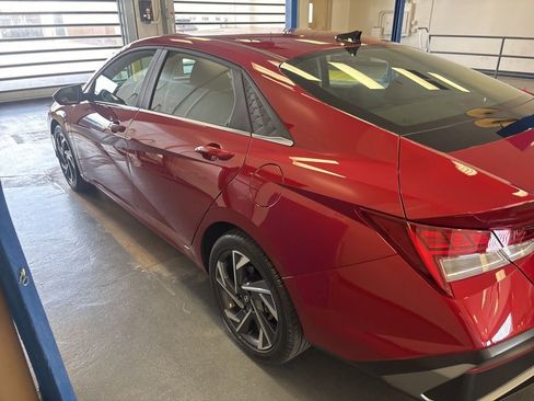 Used 2024 Hyundai Elantra SEL w/ Convenience Package image 6