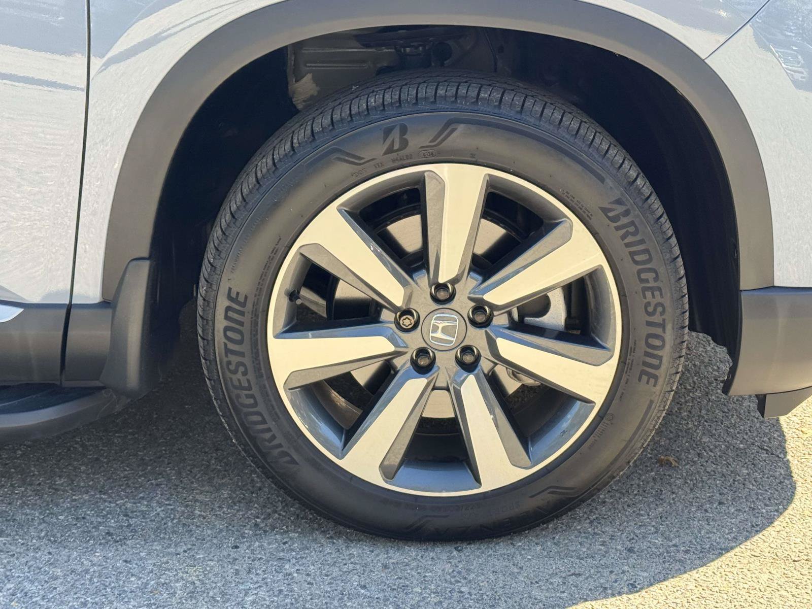 Used 2025 Honda Pilot Touring image 6
