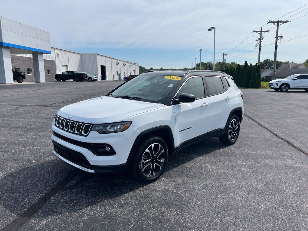 Used 2023 Jeep Compass Limited AWD/4WD image 3