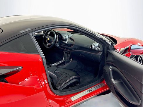 Used 2021 Ferrari F8 Tributo RWD image 29