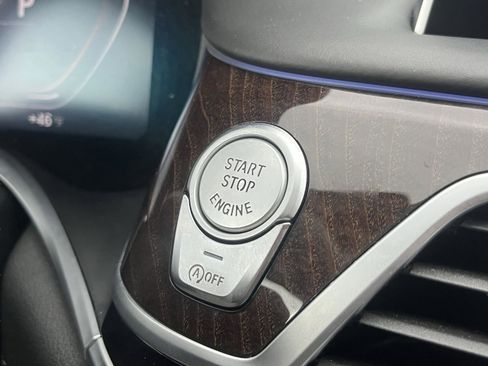 Used 2022 BMW 750i xDrive w/ Executive Package image 23