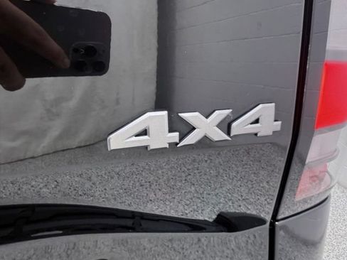 Used 2022 Nissan Frontier S w/ Technology Package AWD/4WD image 9