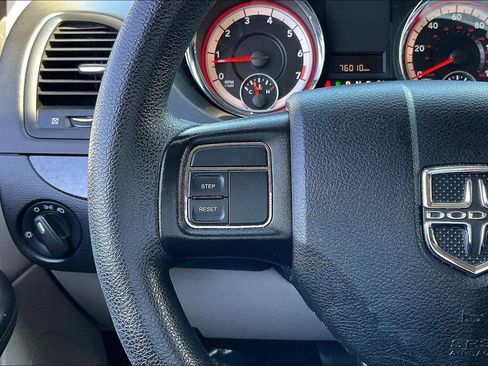 Used 2019 Dodge Grand Caravan SE FWD image 10