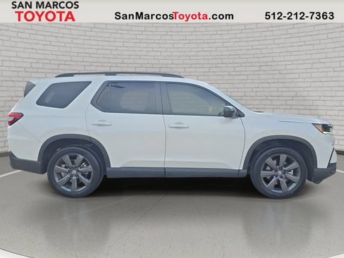 Used 2025 Honda Pilot Sport image 5