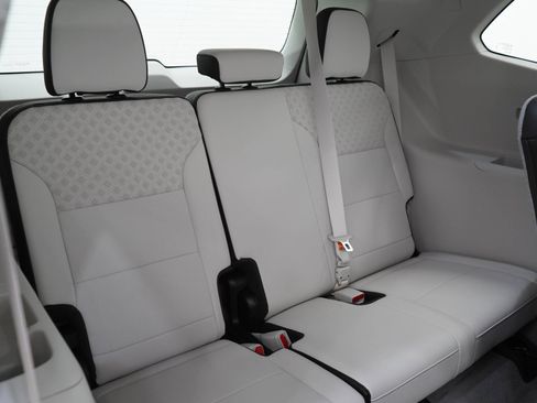 Used 2025 GMC Acadia Denali AWD/4WD image 13