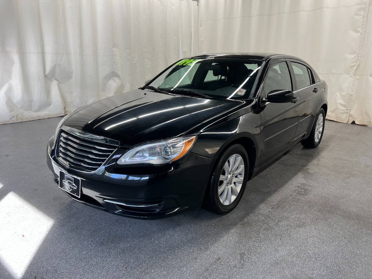 Used 2013 Chrysler 200 Touring FWD image 1