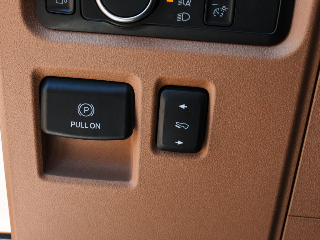 Used 2022 Ford F150 Lariat w/ Bed Utility Package RWD image 14