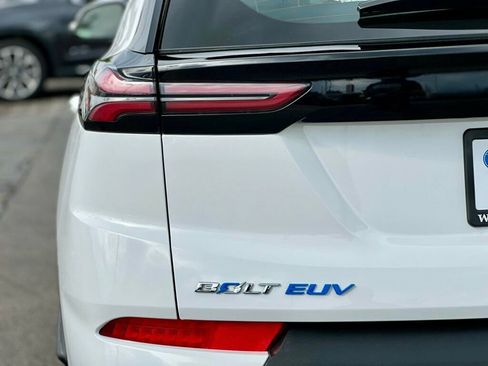 Used 2022 Chevrolet Bolt EUV Premier w/ Sun & Sound Package image 9